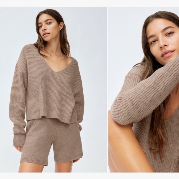 Aritzia babaton mondo sweater. Lightweight non-itchy Merino wool. Size X-Small - Picture 1 of 8